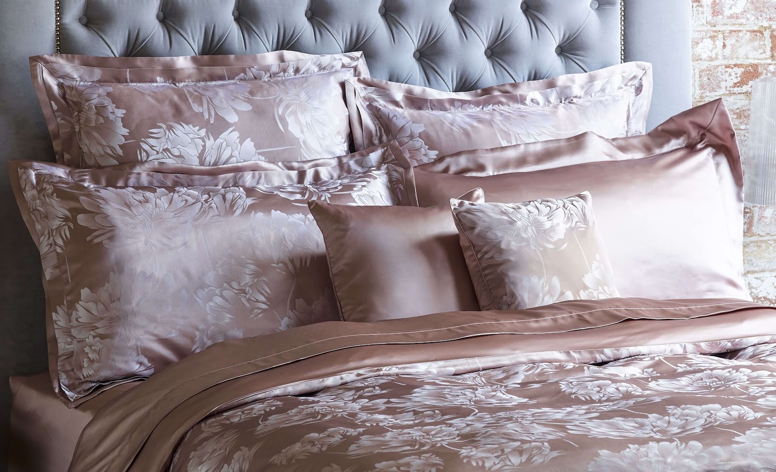  Drap giường phi lụa màu nâu nhạt ấn tượng 