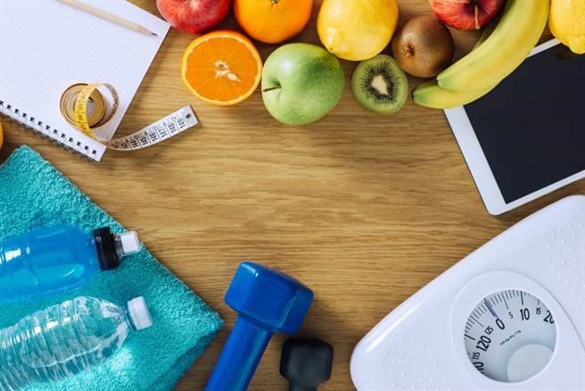 在餐前20至40分鐘吃一些水果或飲用1至2杯的果汁，可以避免在進餐時吃太多造成肥胖問題