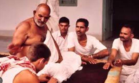 C:\Users\LENOVO\Desktop\neem-karoli-baba1.JPG