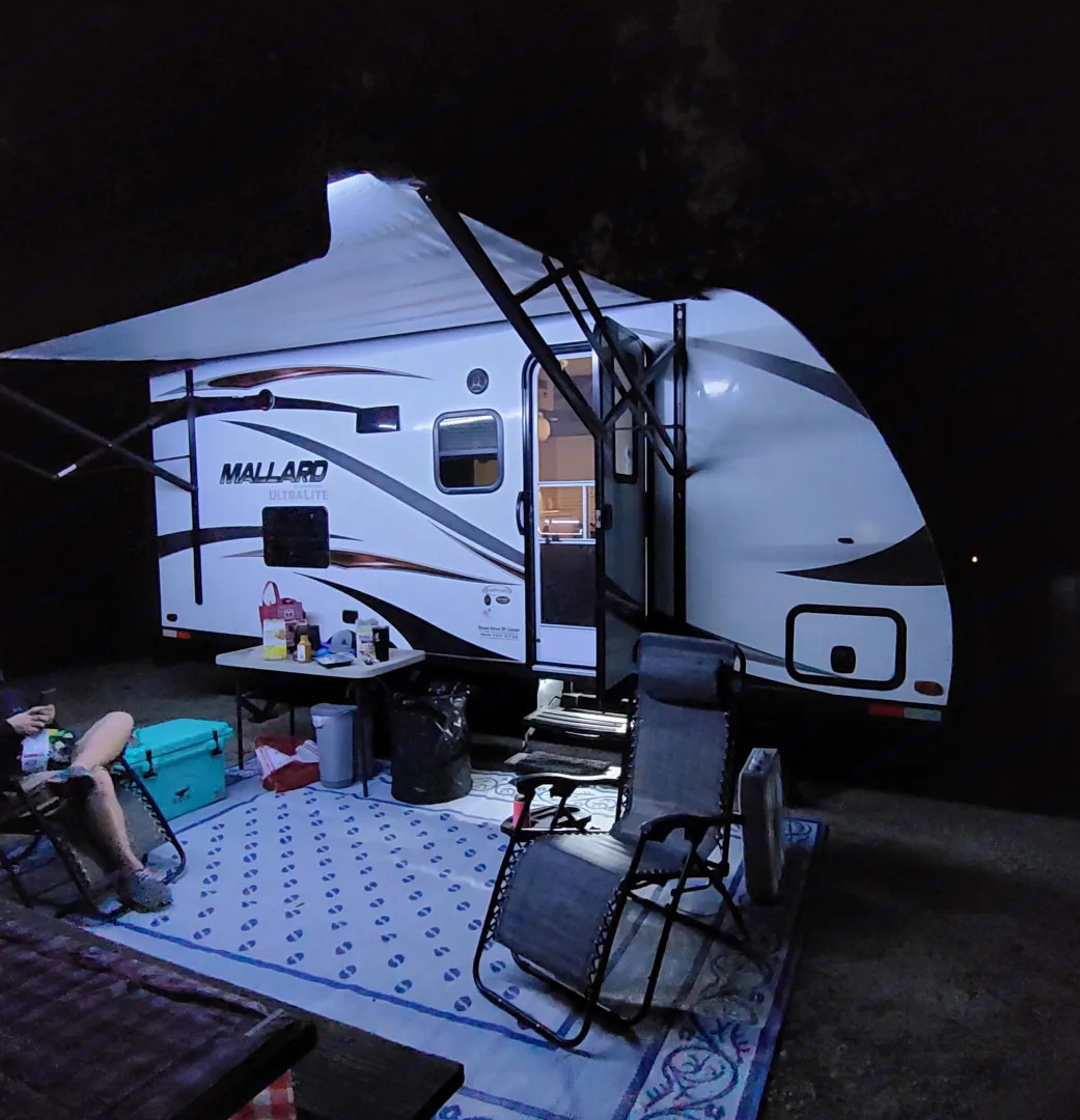 Travel trailer with patio for rent