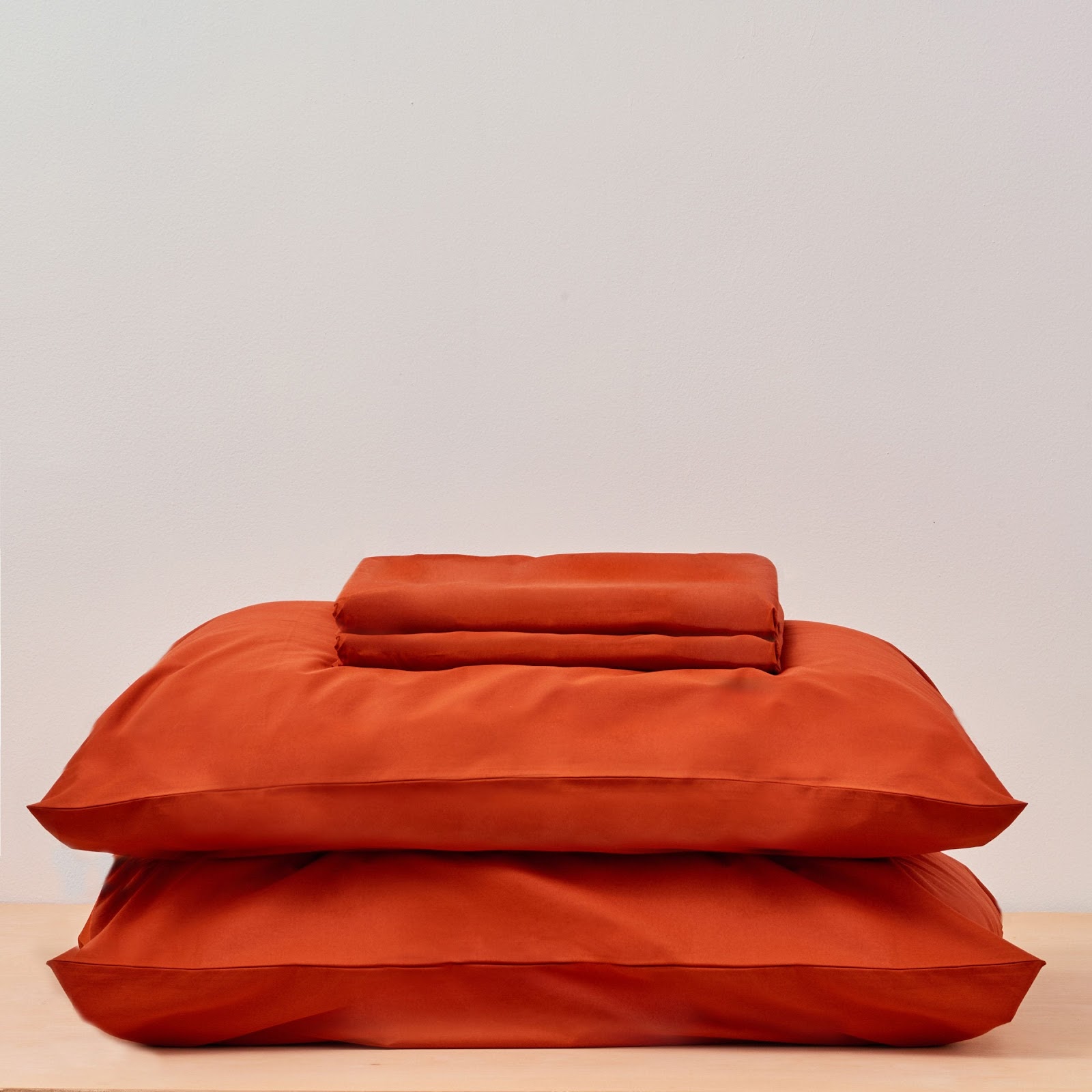 Set of red sheets and pillows