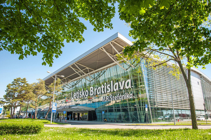 Dịch vụ làm visa Slovakia Sân bay quốc tế Letisko Bratislava của Slovakia