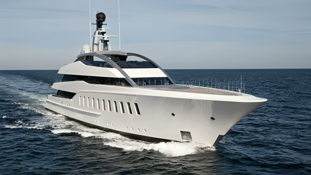 luxury boat Halo