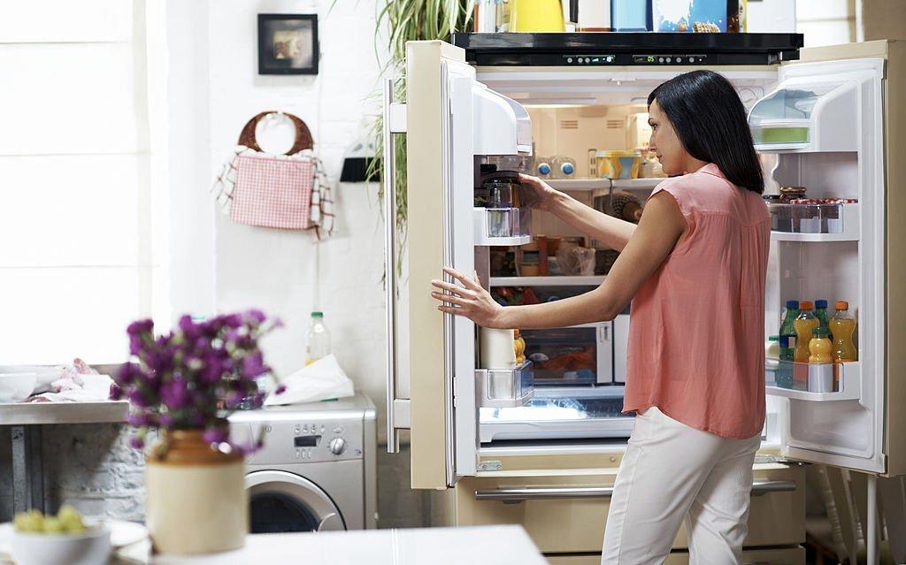 refrigerator making knocking noise