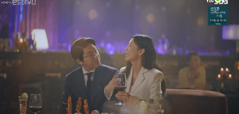 Lộ chuyện ngoại tình, tiểu tam Seo Jin giết luôn cả bố ruột ở Penthouse tập 15 - Ảnh 2.