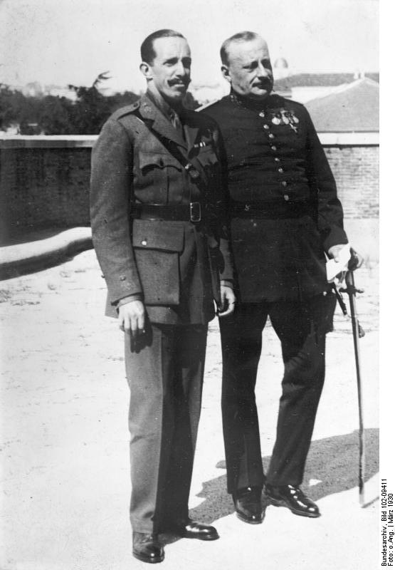 https://upload.wikimedia.org/wikipedia/commons/5/59/Bundesarchiv_Bild_102-09411%2C_Primo_de_Rivera_und_der_K%C3%B6nig_von_Spanien.jpg