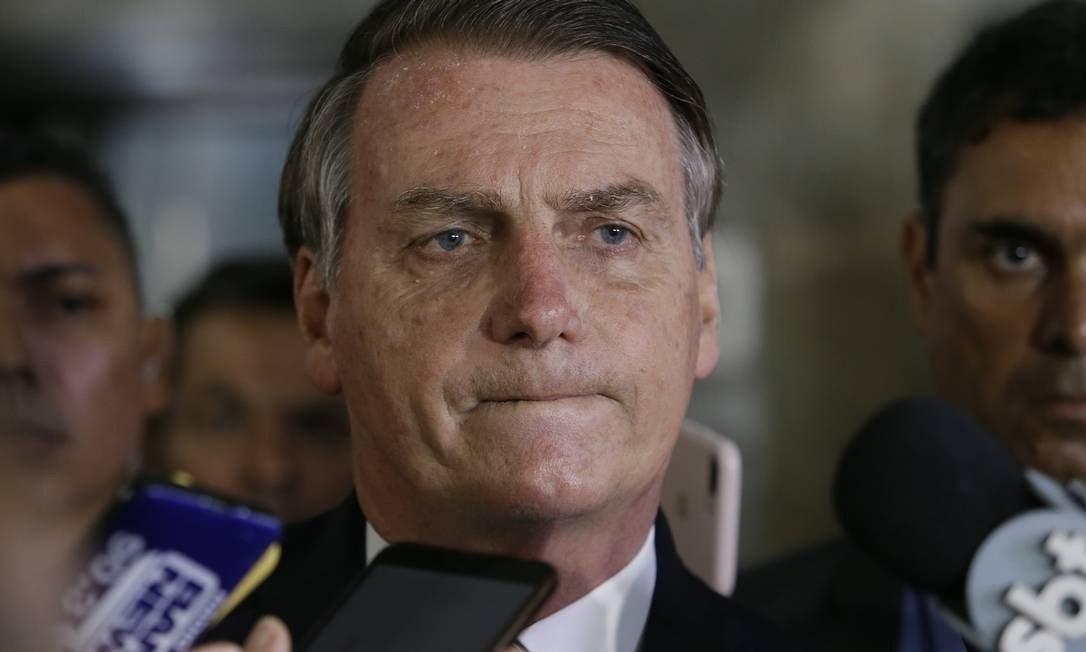 Resultado de imagem para Fotos de Bolsonaro, anunciando a GLO do campo