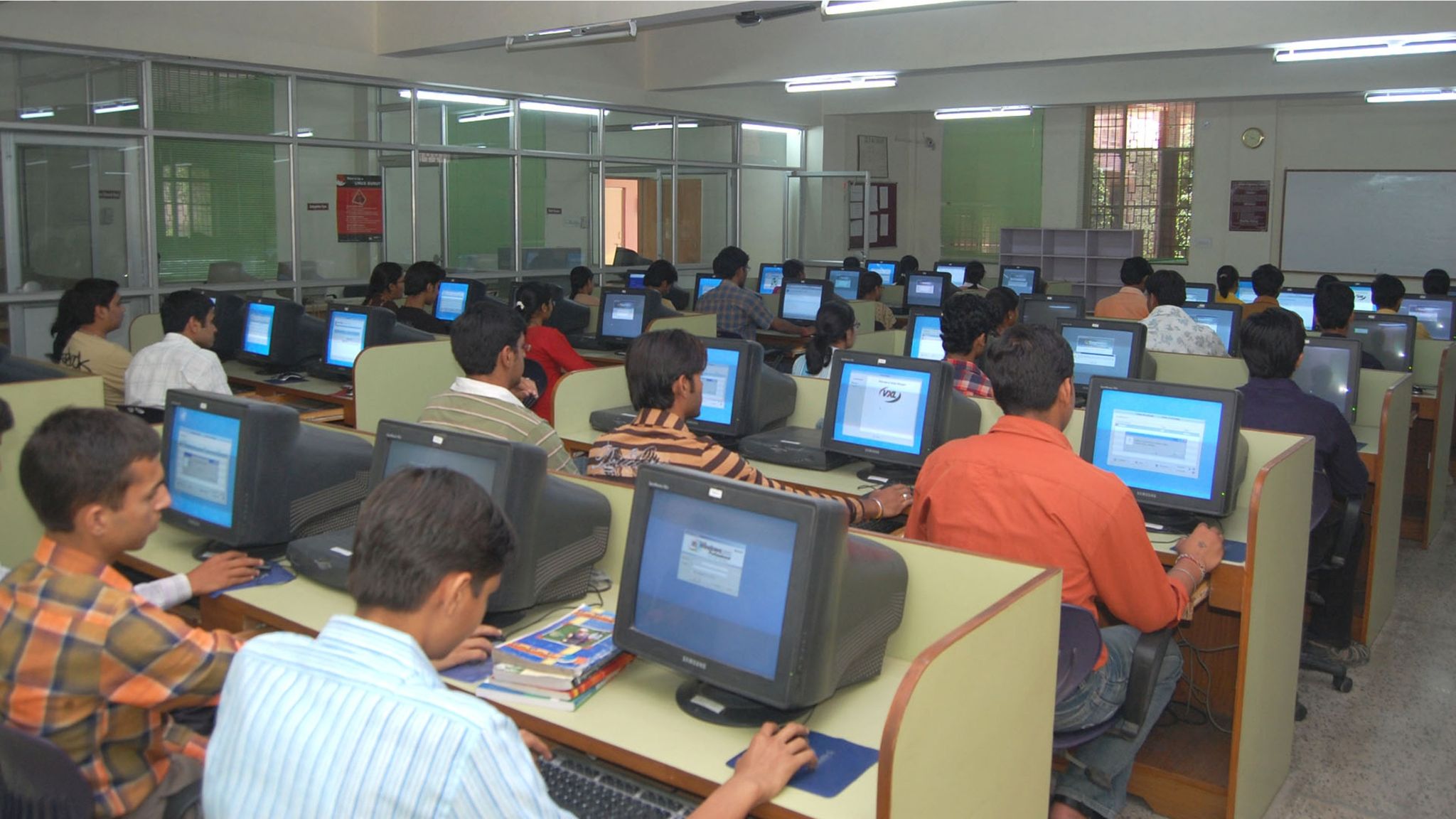 A picture of an old computer lab, like the one in my university in the early 1990s.