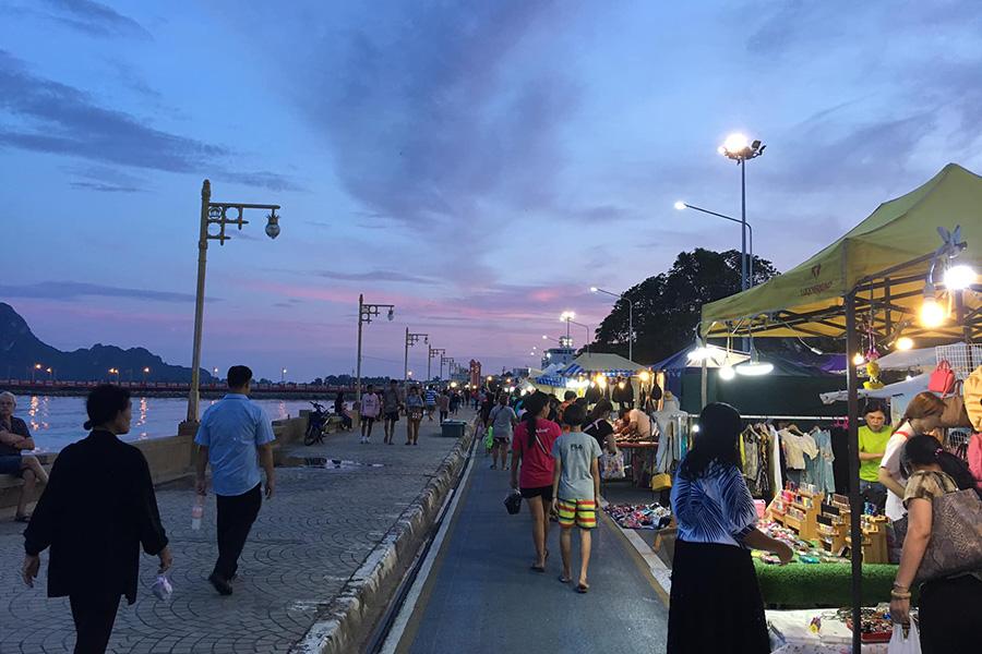 5 ที่เที่ยวตลาดนัดริมทะเล ชิม ช้อป ชิลล์ ครบจบในที่เดียว11