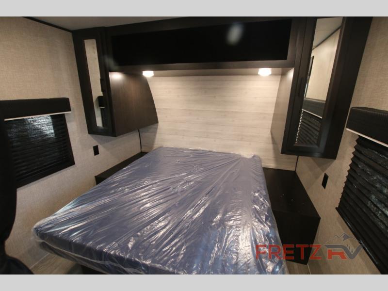 Queen bed in the Jayco Jay Flight SLX eight