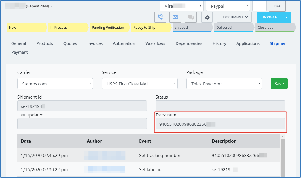 Скриншот вкладки Shipment в карточке сделки с записью о присвоенном tracking number