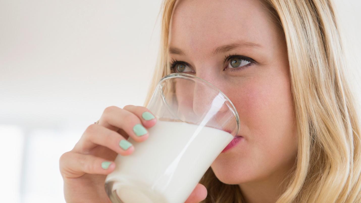 Lựa chọn sữa bổ sung canxi cho người trưởng thành.