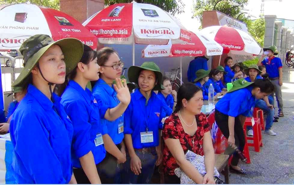 Sinh viên tình nguyện là lực lượng hỗ trợ đắc lực cho sự thành công của các kì thi