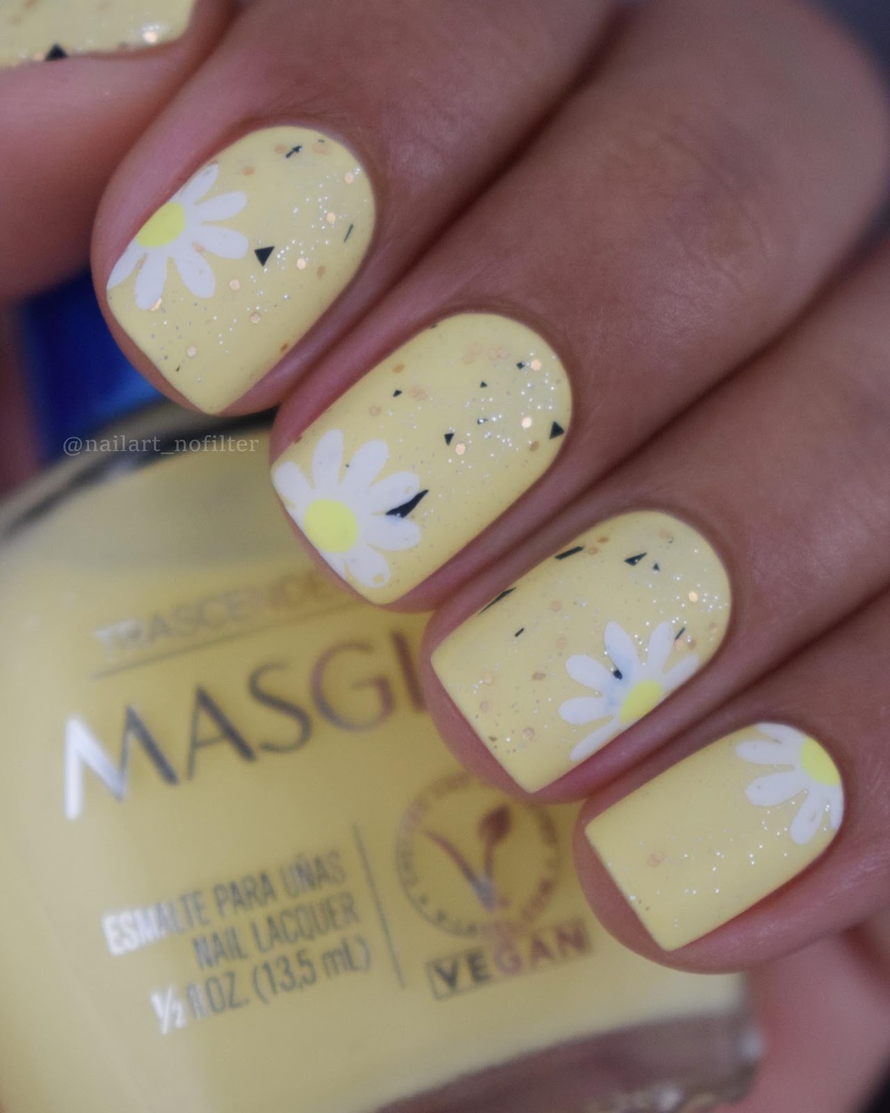 Yellow Glitter Daisies Nails