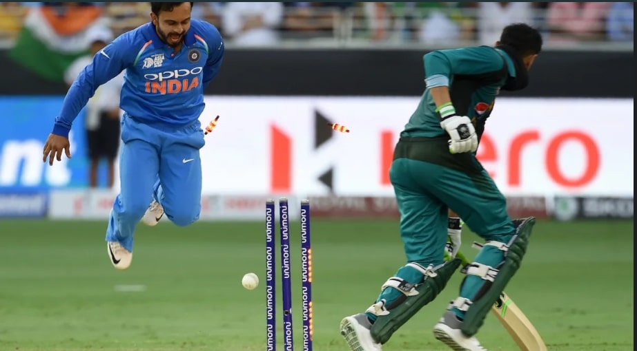 Bhuvneshwar Kumar dominates Pakistani batsmen
