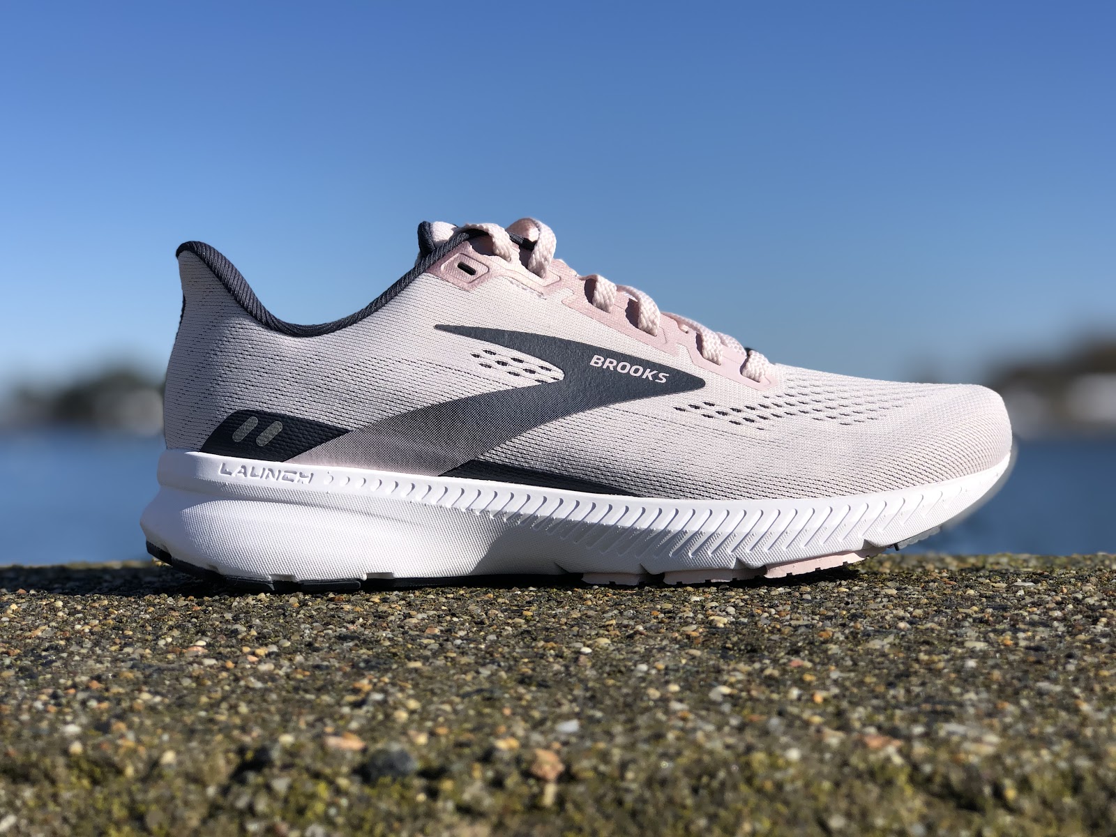 brooks launch weight