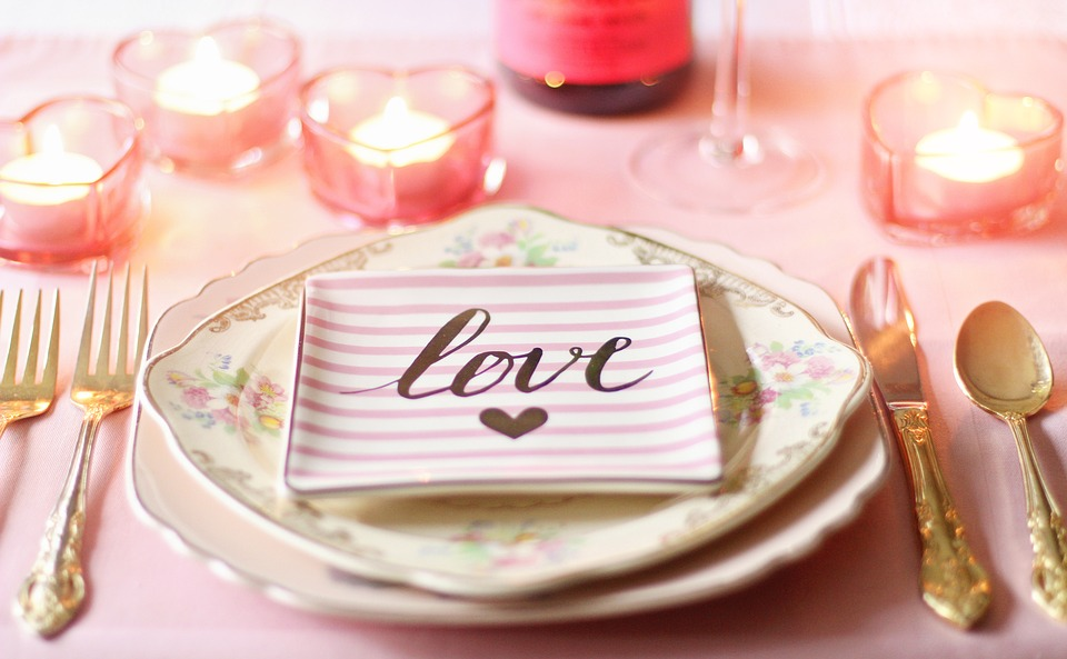 Ideas para decorar una mesa para cena romántica | Mejora tu Vida