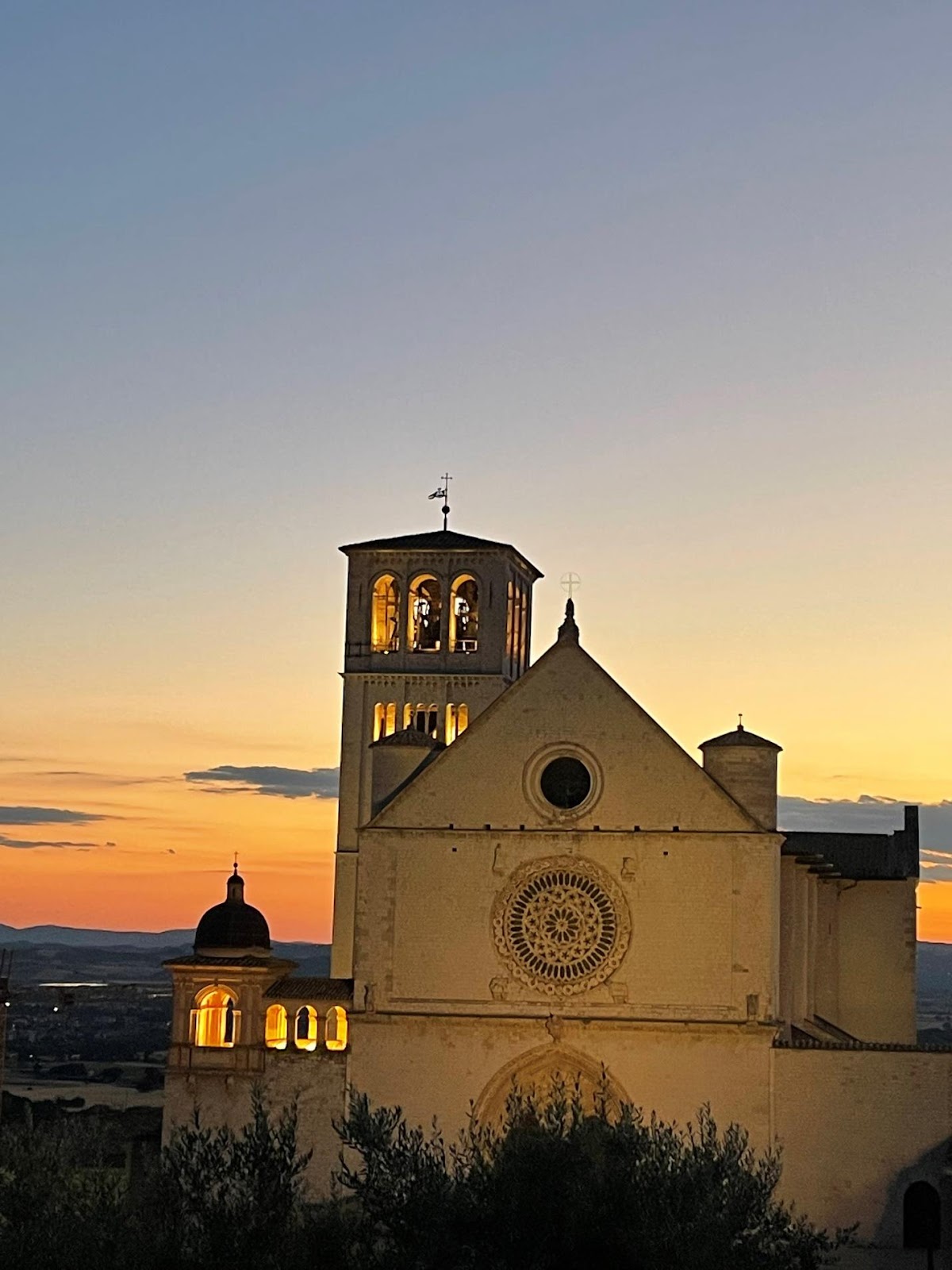 Basilica of San Francesco in Assisi, Italy at susnet. 