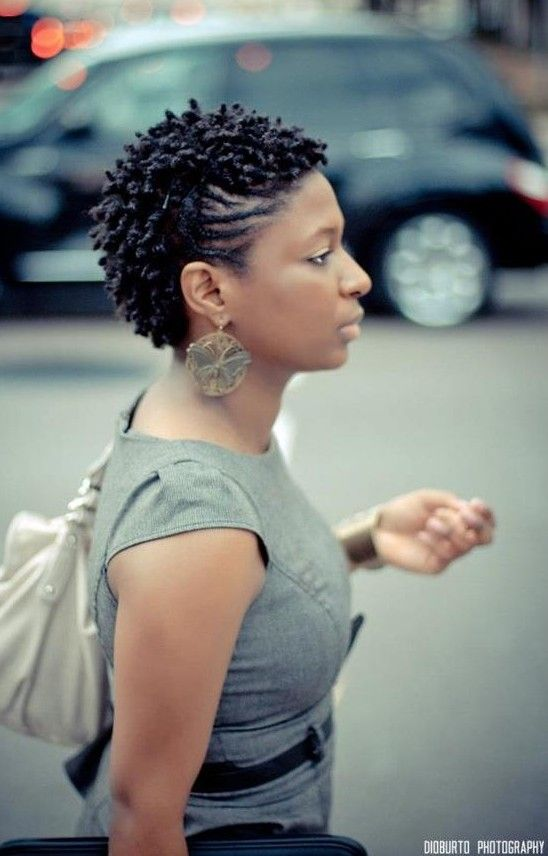 black woman wearing kinky natural hairstyle