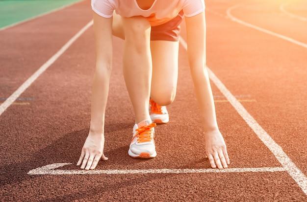 mulher preparada para correr em atletismo no rio de janeiro