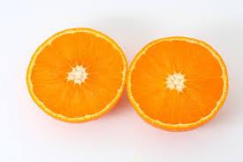 naranja partida por la mitad foto de Stock | Adobe Stock