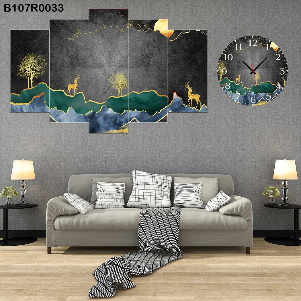 لوحة جدارية مع ساعة