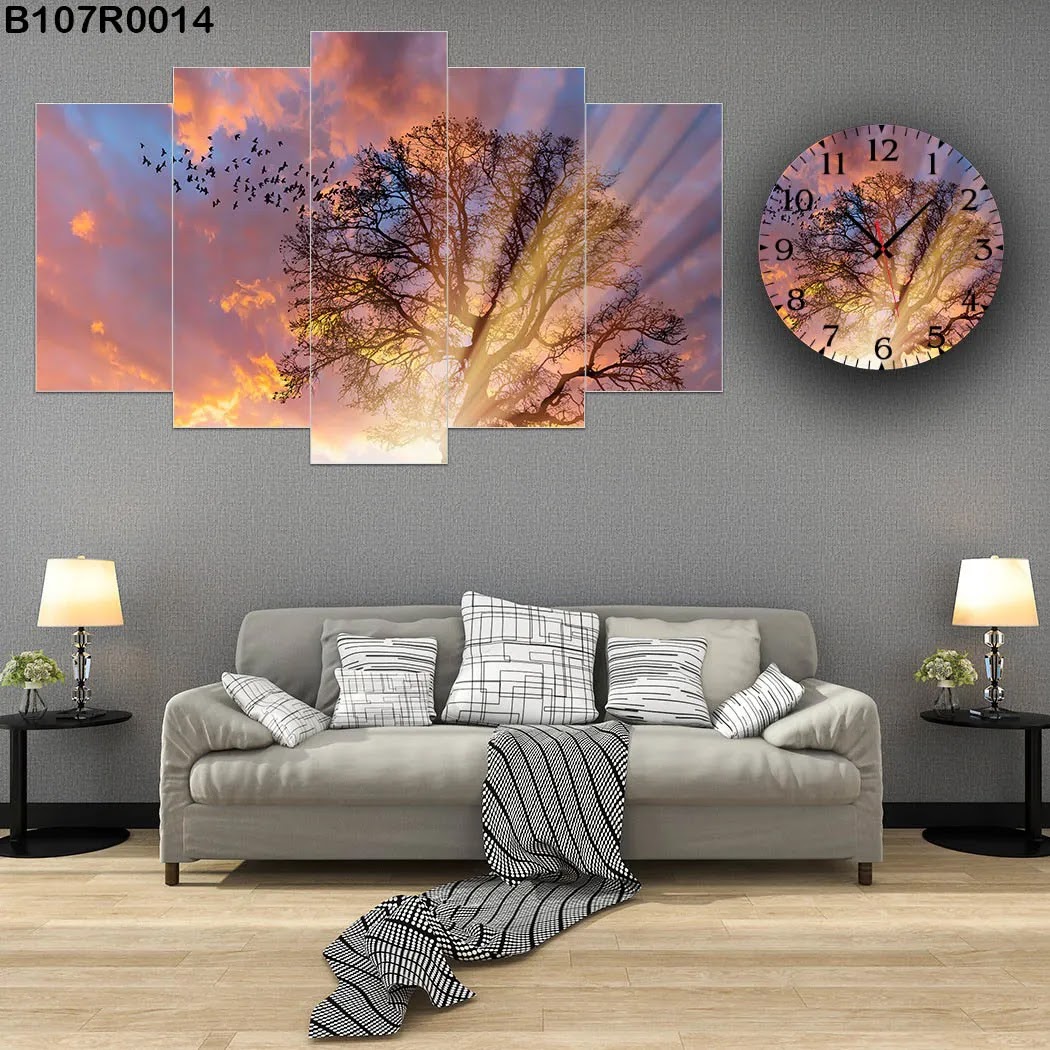 لوحة جدارية مع ساعة