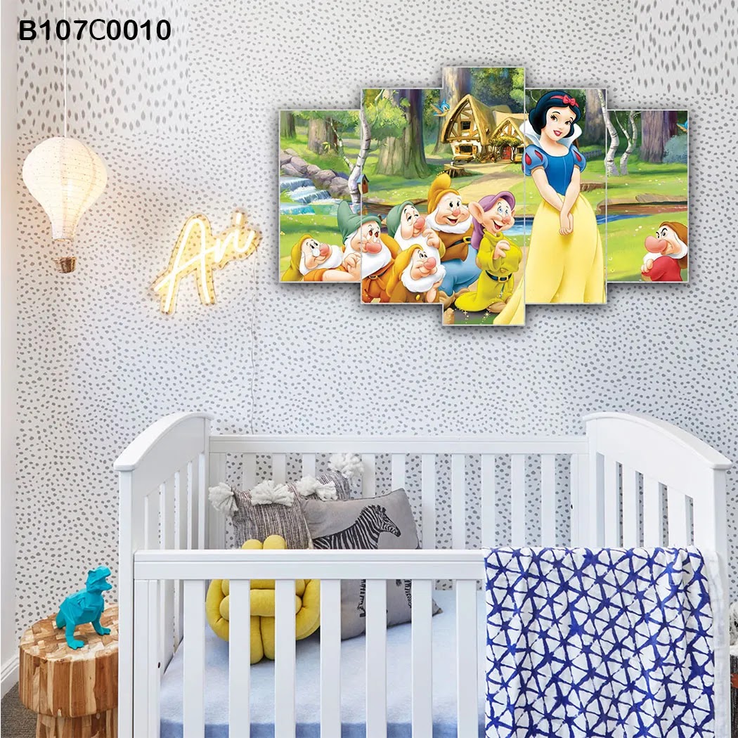 pentagonal plate with the snow white for children's rooms