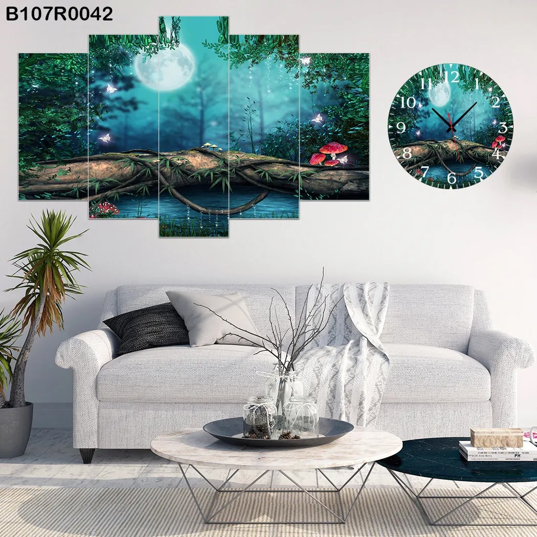 لوحة جدارية مع ساعة