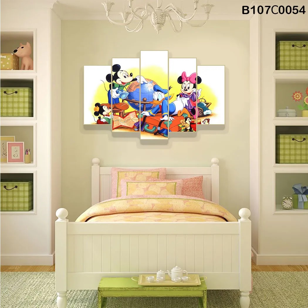 Pink pentagonal plate with Mickey Mouse for children's rooms
