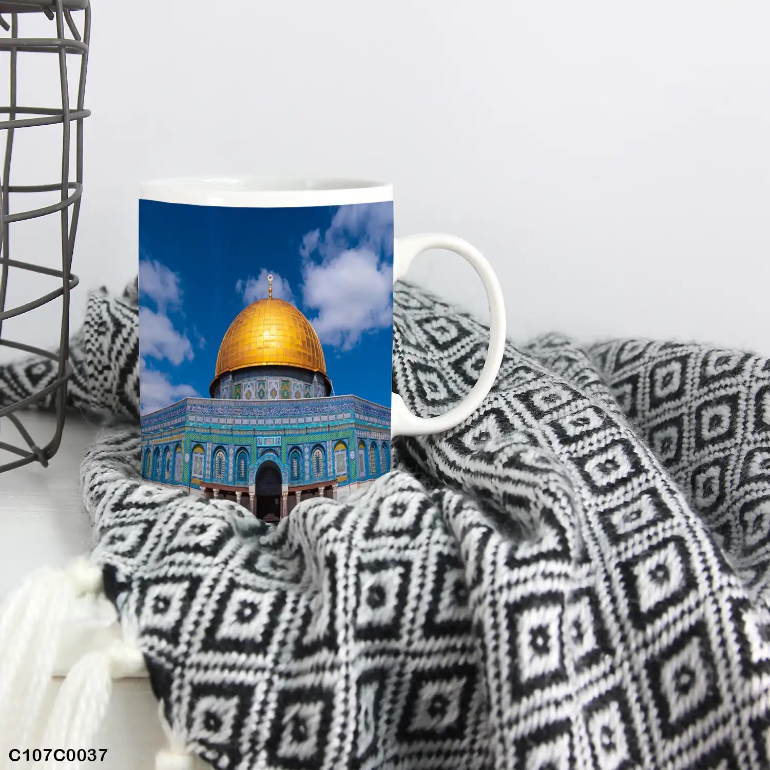 A mug (cup) printed with an image of Dome of the Rock Mosque