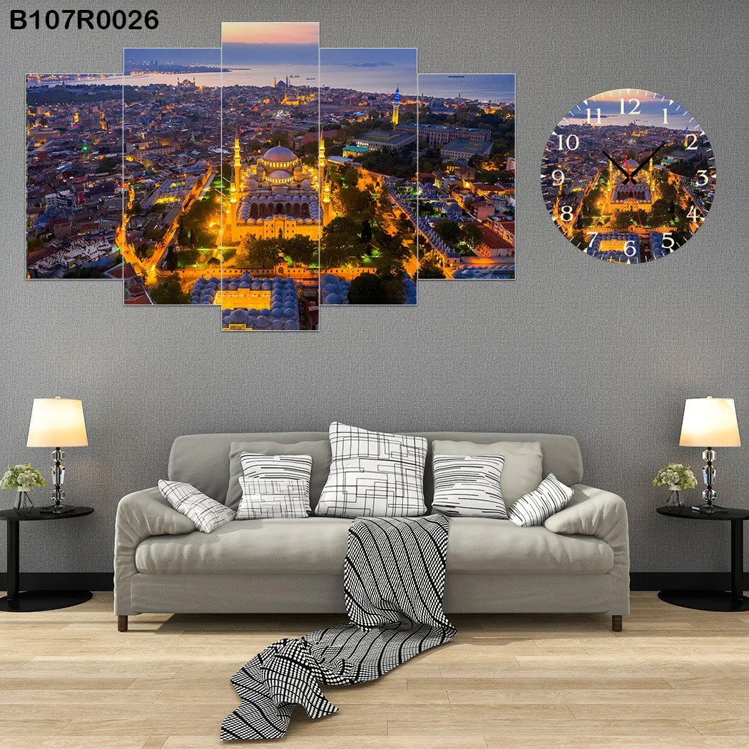 لوحة جدارية مع ساعة