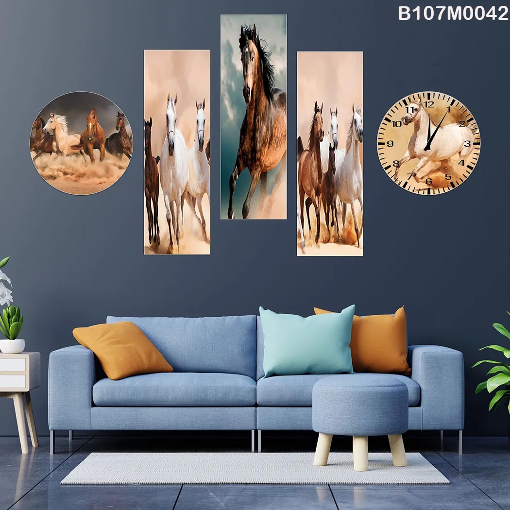 Triptych, clock and a circle with horses pictures