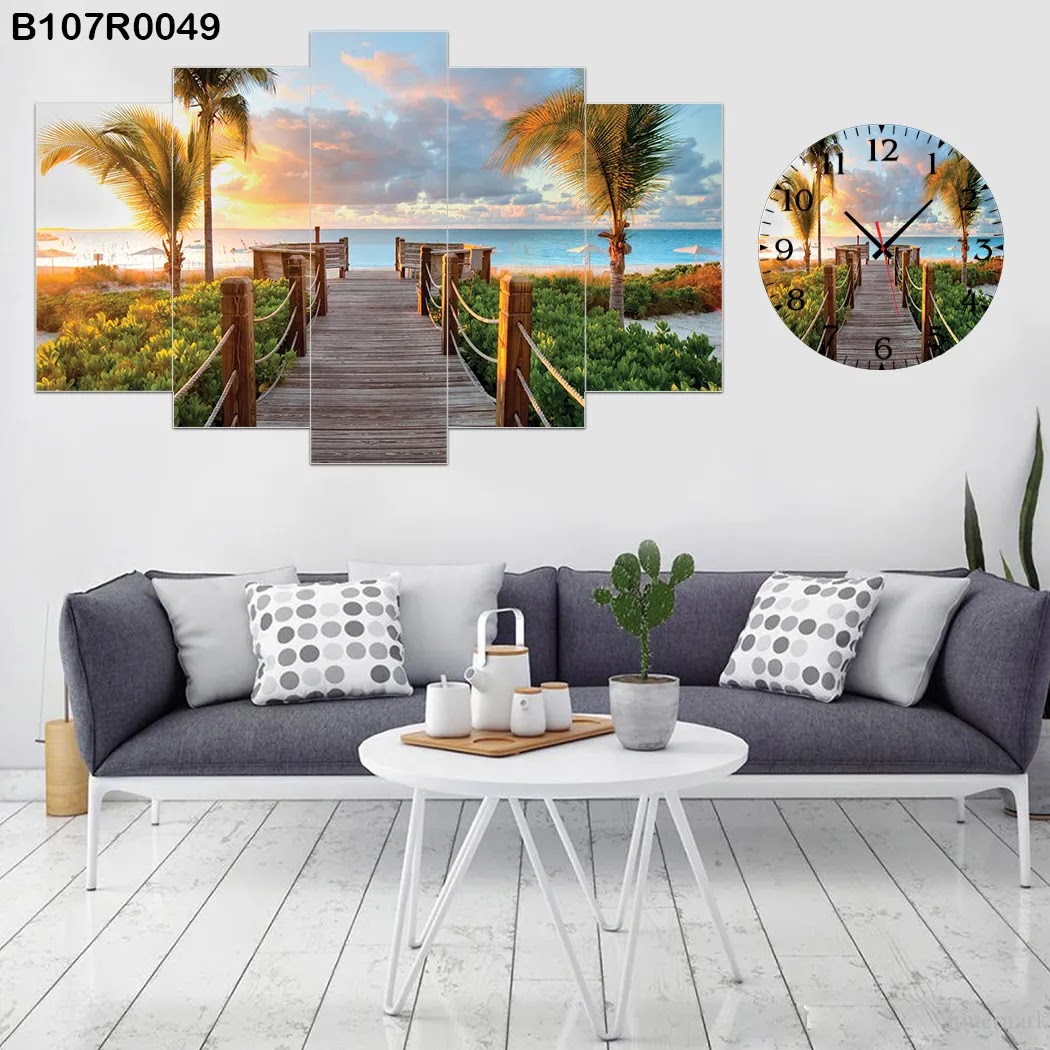 لوحة جدارية مع ساعة