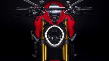Đèn pha trên xe Ducati Monster 2023 gây ấn tượng với tạo hình quả trứng