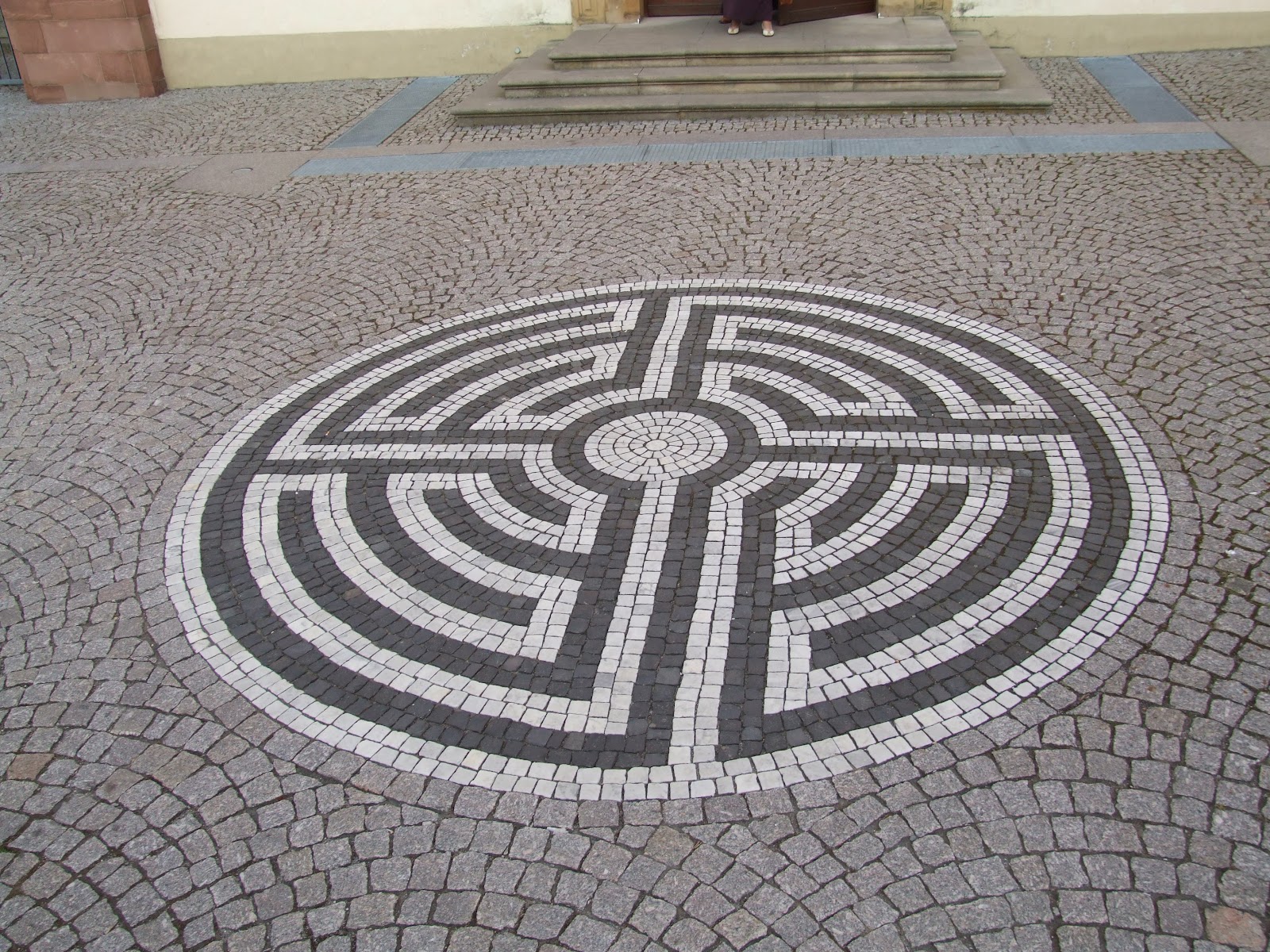 File:Labyrinth vor St.