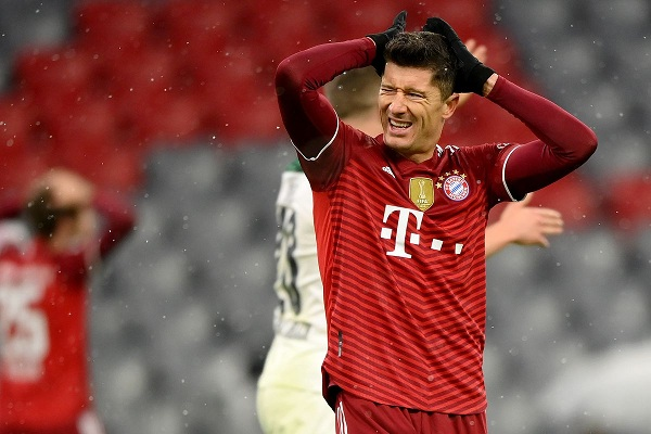 Lewy dù ghi bàn nhưng Bayern Munich vẫn thua trận