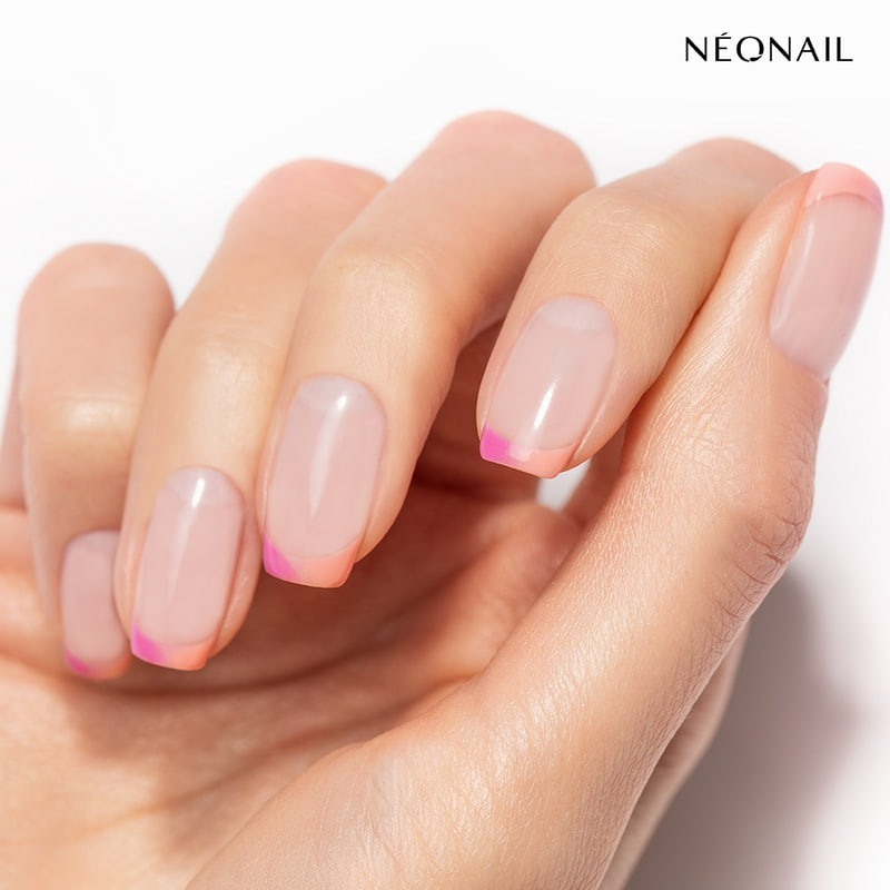 Lakiery hybrydowe NEONAIL w stylizacji Velvet Touch, paznokcie hybrydowe pomalowane na pastelowe kolory 