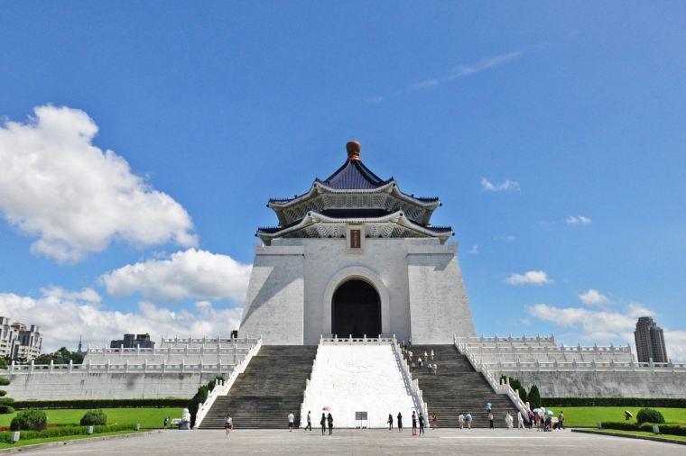 Chiang Kai-shek Memorial Hall sits in a 250,000-sq m park