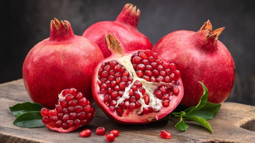 7 Manfaat Buah Delima untuk Ibu Hamil yang Sayang Dilewatkan