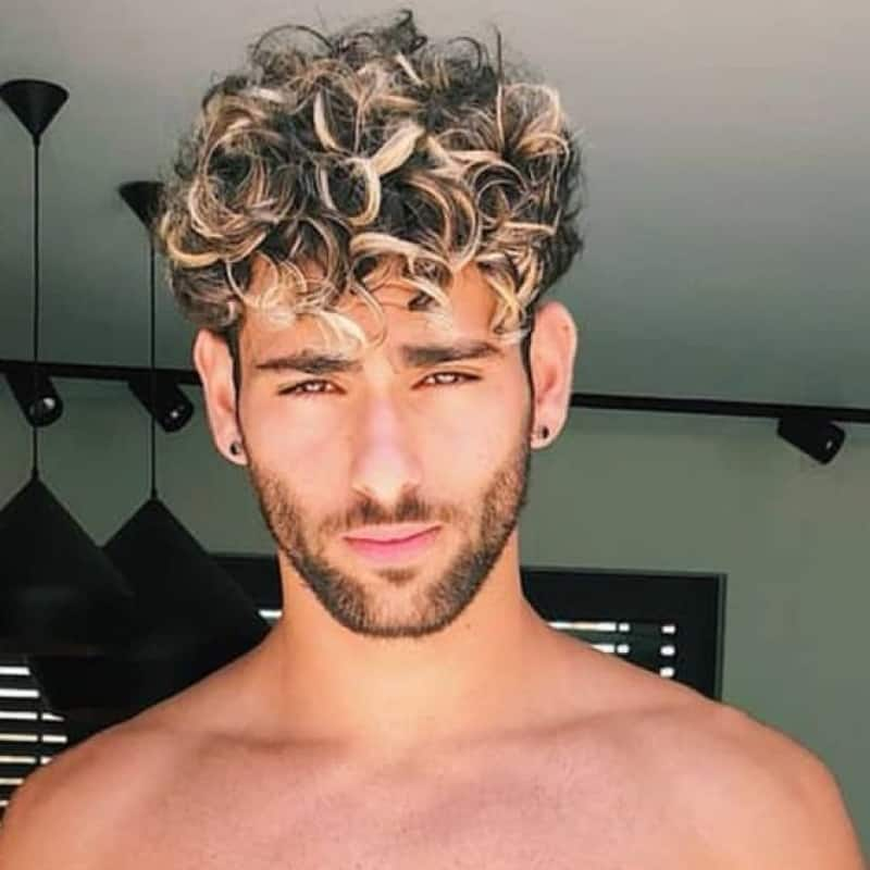 a guy rocking curly zoomer perm