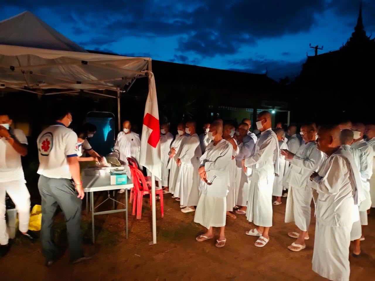 ក្រុមគិលានសង្គ្រោះមន្ទីរពេទ្យបង្អែកសម្តេចឪសម្តេចម៉ែ