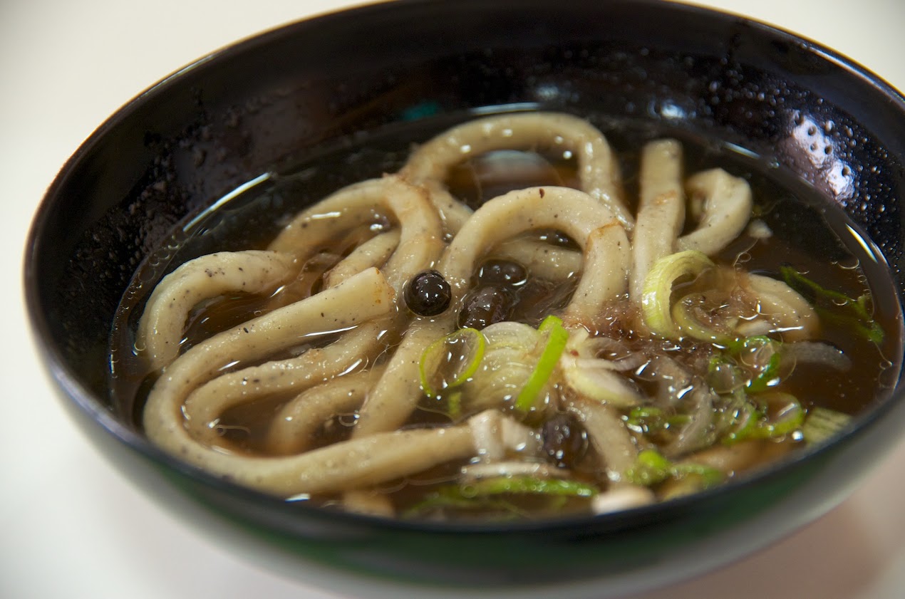 黒千石きな粉饂飩（うどん）黒千石醤油ラーメンのタレにて