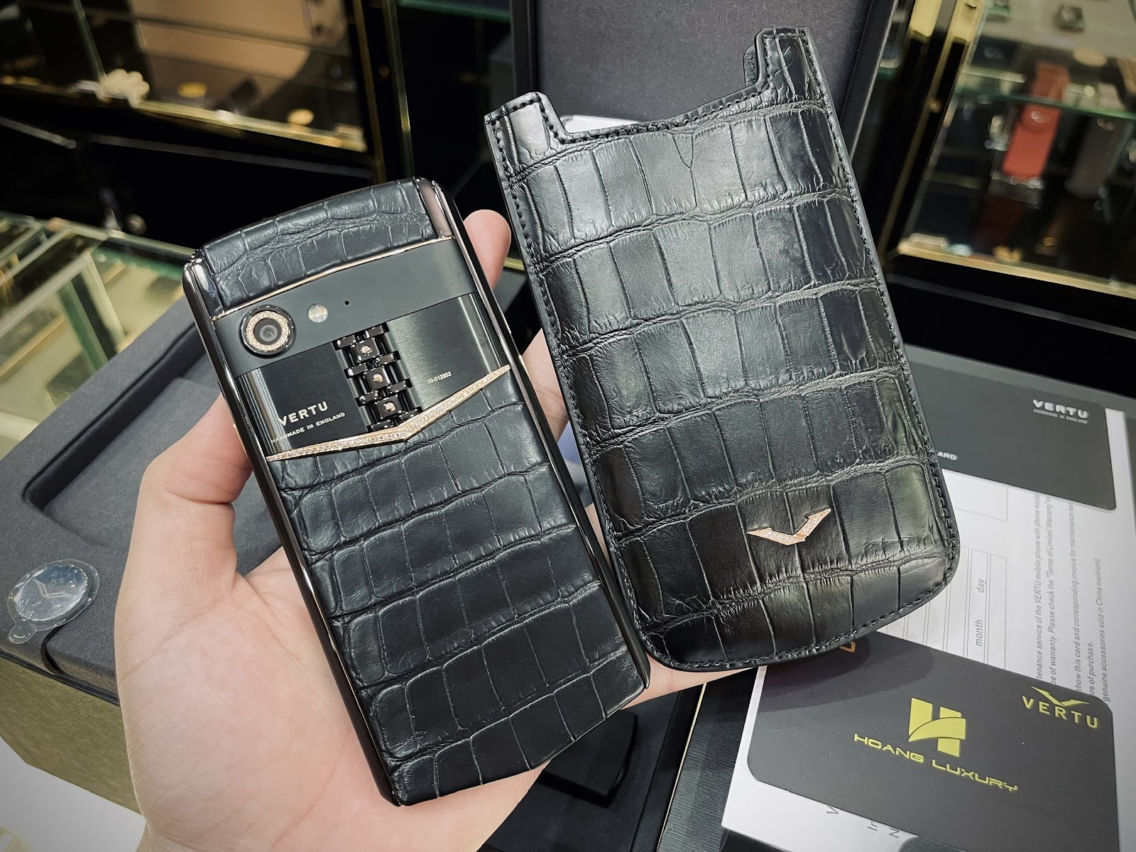 Vertu Aster P Black Alligator Gold Diamond