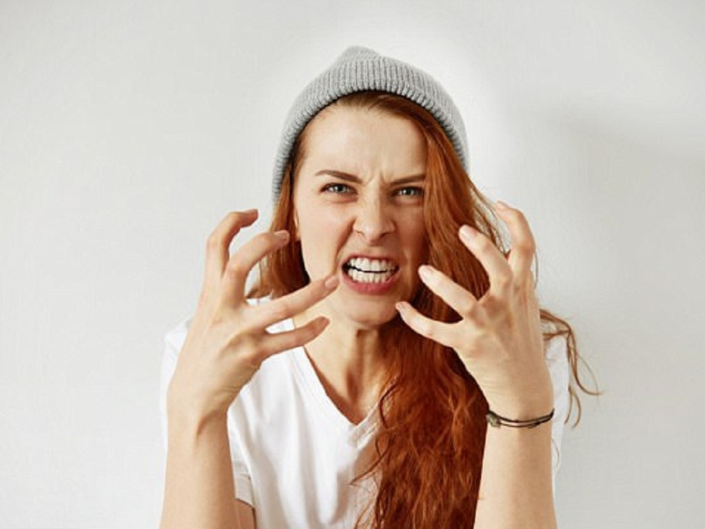 Dễ cáu gắt trước mỗi kì kinh nguyệt