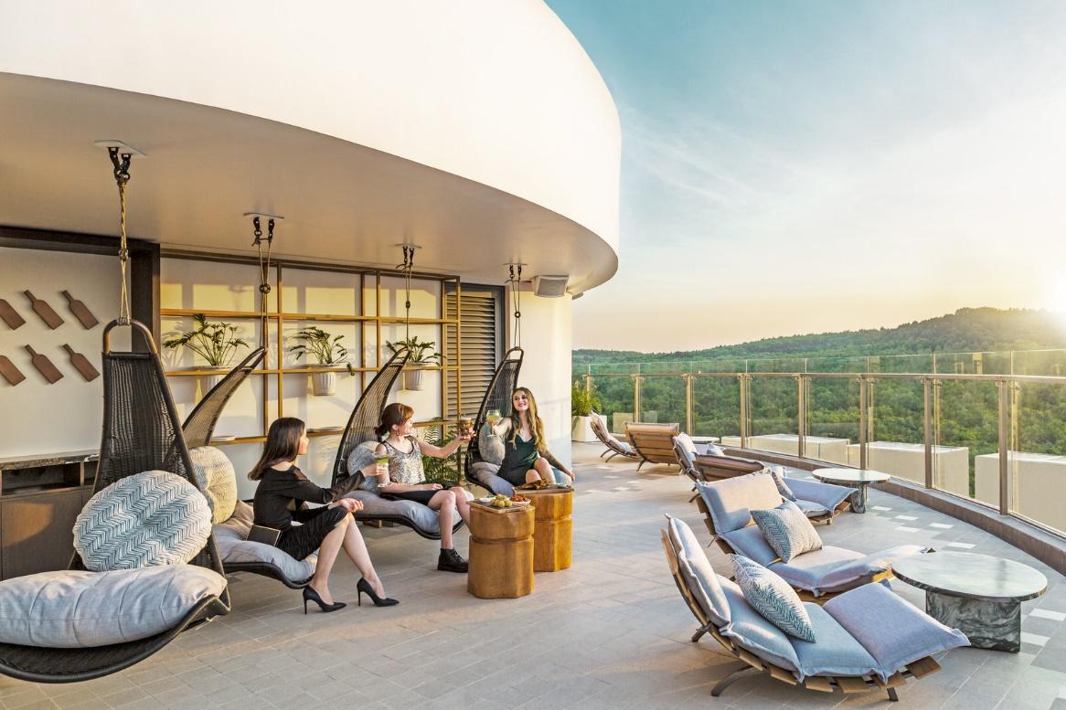 D:2020PhotoshootingNoi Picture 27-29.11.19Round 2200107-Premier-Residences-Phu-Quoc-Emerald-Bay-DeliveryJPG-WebMuse-Rooftop-Guests-Premier-Residences-Phu-Quoc-Emerald-Bay-0431 Web.jpg