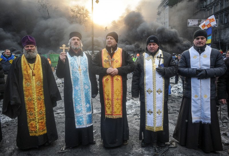 Священники під час протистояння на Грушевського