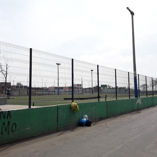 Opiniones de Complejo Deportivo "Malecon Rimac" en Lima - Campo de fútbol