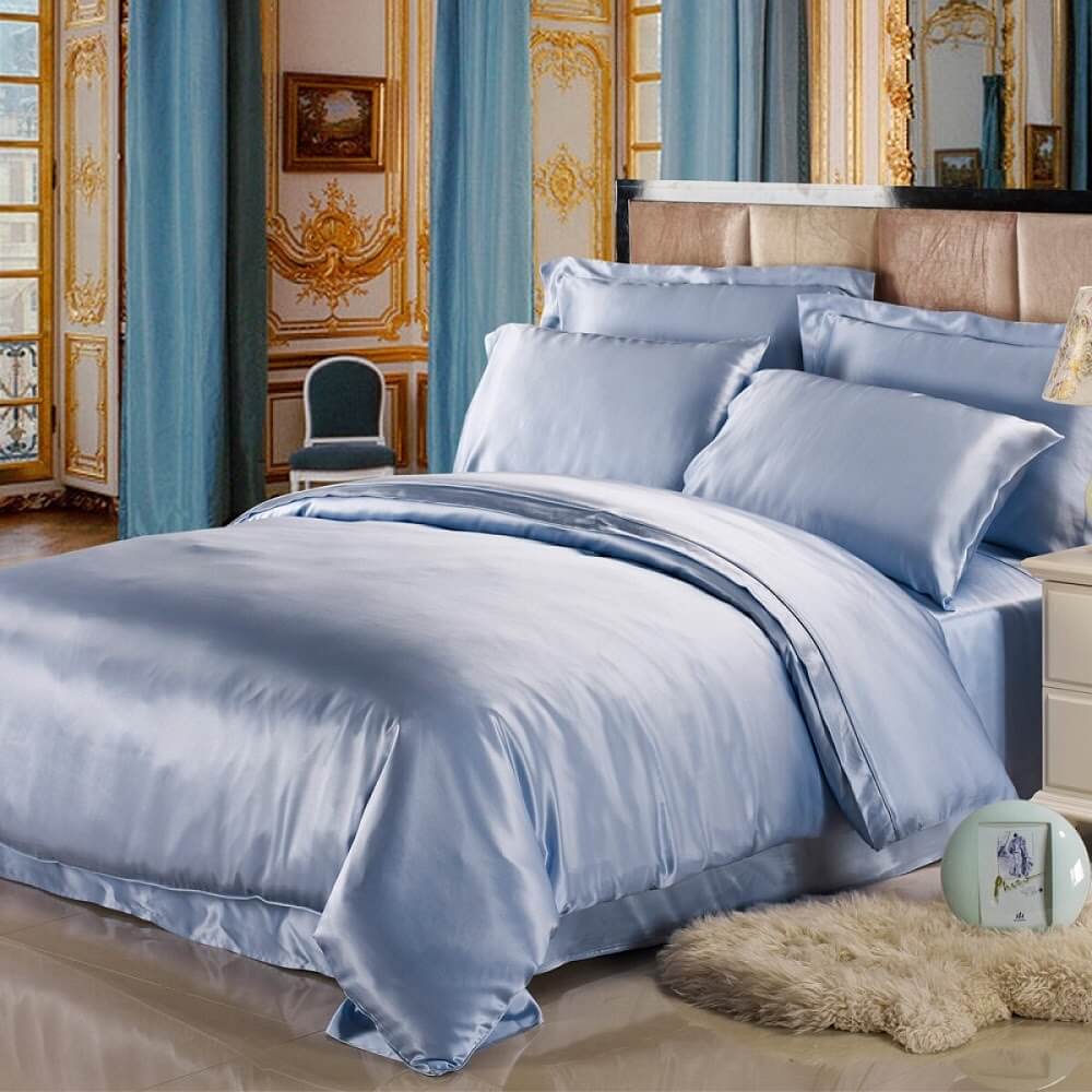  Drap giường lụa satin màu xanh da trời trong phòng ngủ giúp bạn bình tĩnh