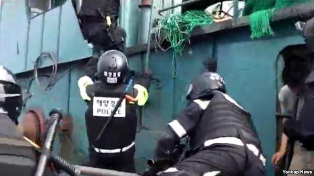 国海岸警卫队6月7日扣留两艘中国捕鱼船